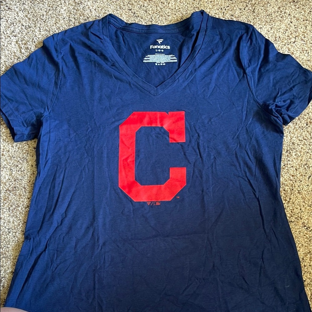 Cleveland Guardians Women’s Tee Large NWT